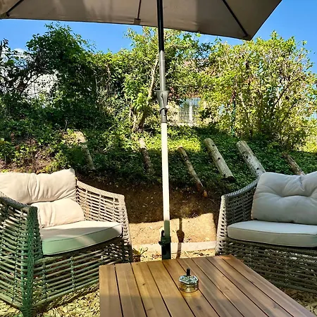 Beautiful studio - private garden, EV, breakfast - Chalet Hug studio Gasthof Arzier