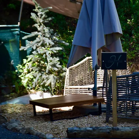 Gasthof Beautiful studio - private garden, EV, breakfast - Chalet Hug studio